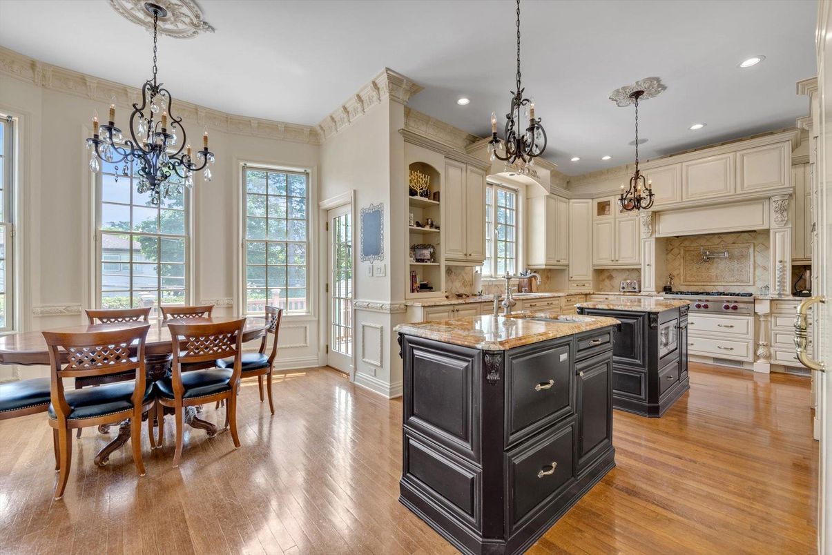 Chandelier, Dining room, Interior, Kitchen, Pendant Lights, Recessed Lighting, Wood Texture Flooring