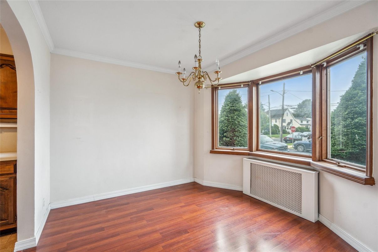 Chandelier, Empty room, Interior, Wood Texture Flooring