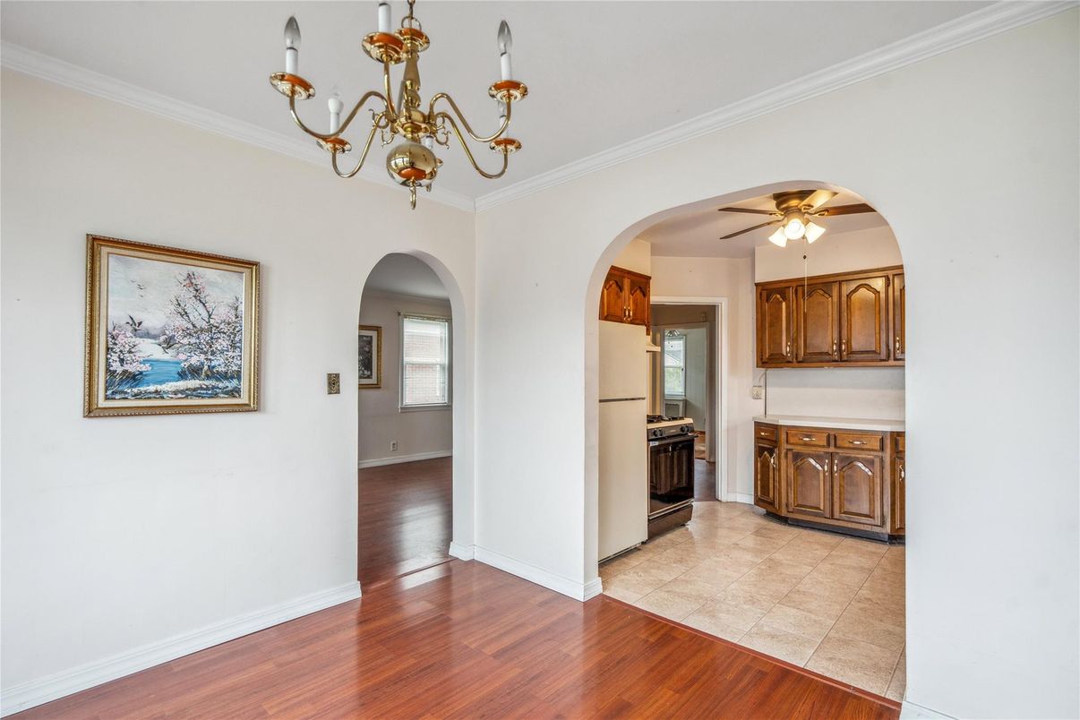 Chandelier, Interior, Kitchen, Wood Texture Flooring