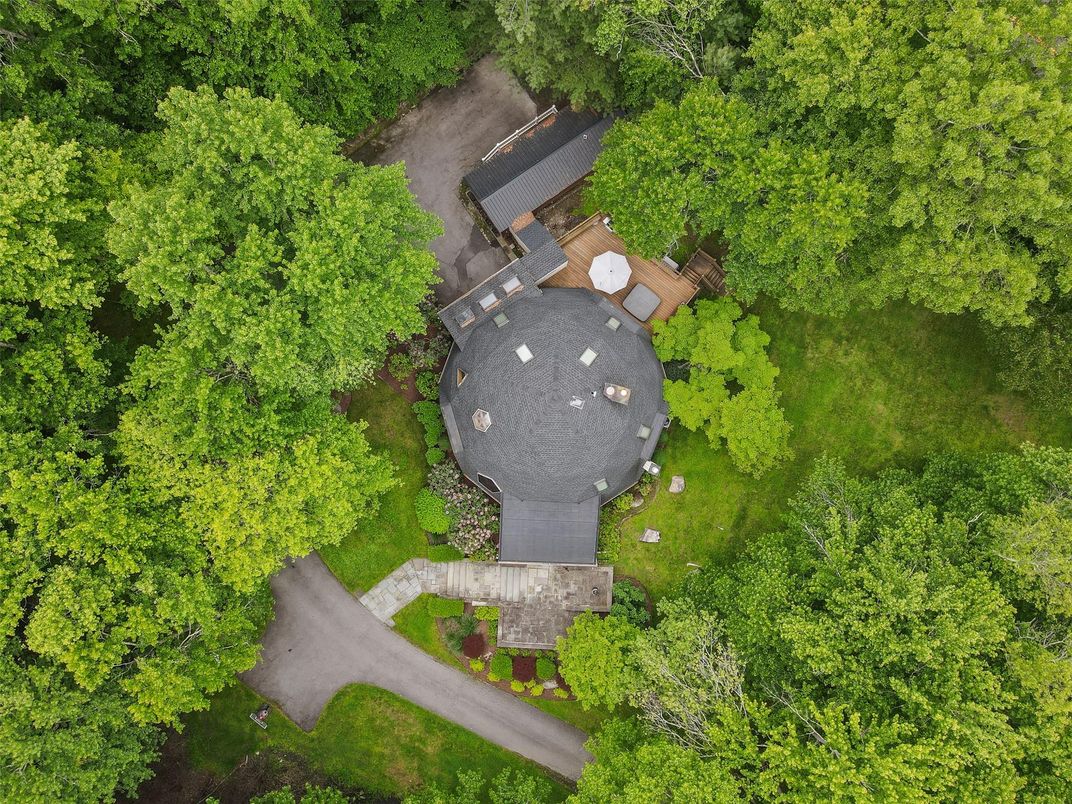 Exterior, Drone