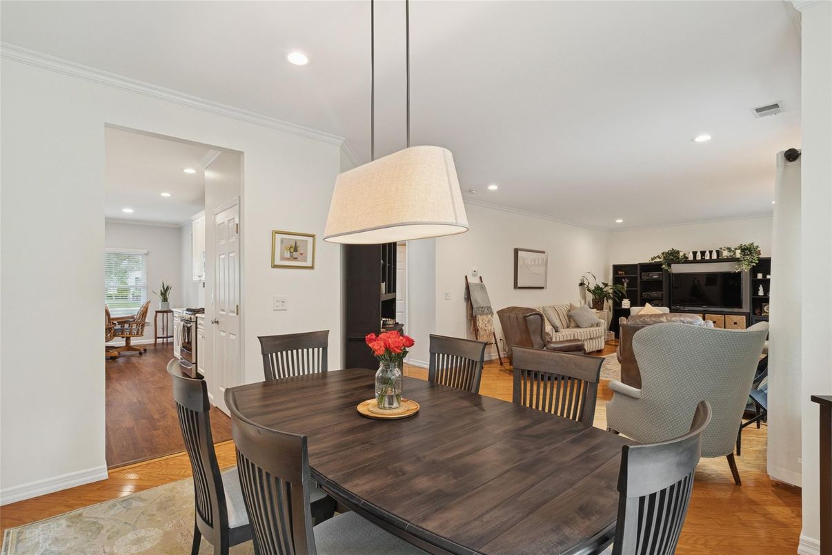 Dining room, Interior, Living room, Pendant Lights, Recessed Lighting, Wood Texture Flooring