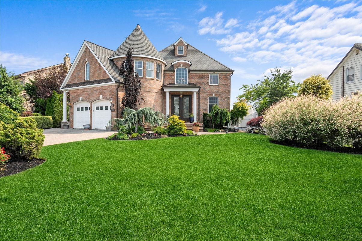 Attached, Exterior, Facade, Brick Facade, French Provincial