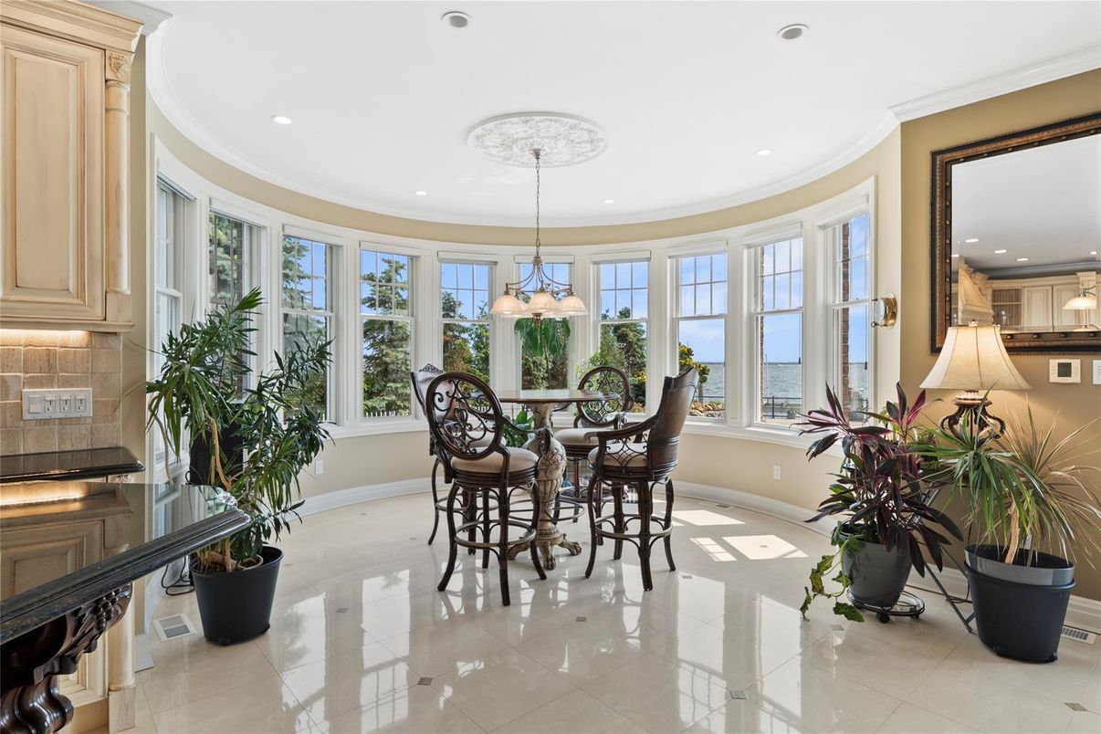 Dining room, Interior, Pendant Lights, Recessed Lighting, Water