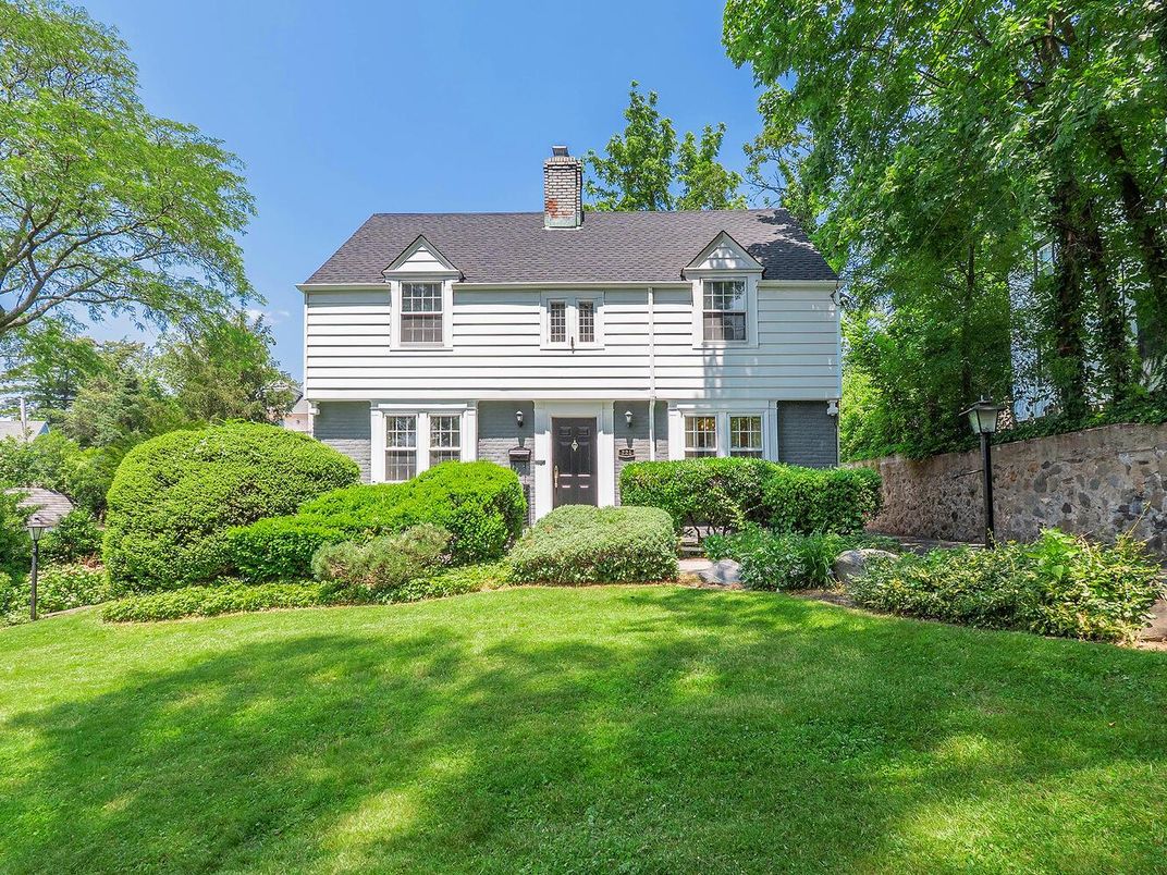 Backyard, Exterior, Facade, Queen Anne Victorian