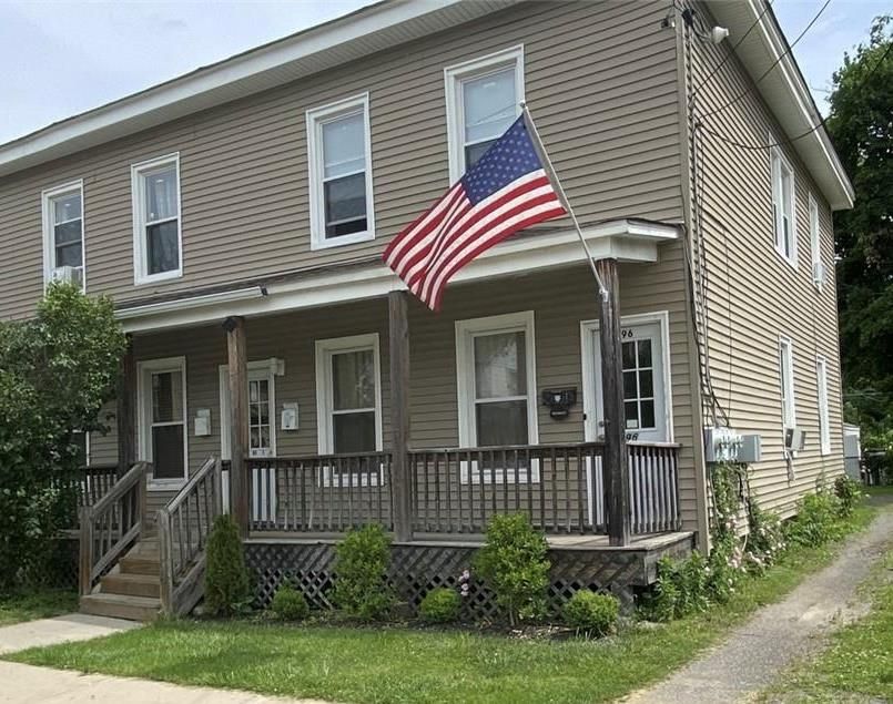 Exterior, Facade, Rowhouse