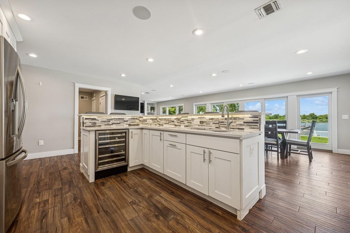 Dining room, Interior, Kitchen, Recessed Lighting, Wood Texture Flooring