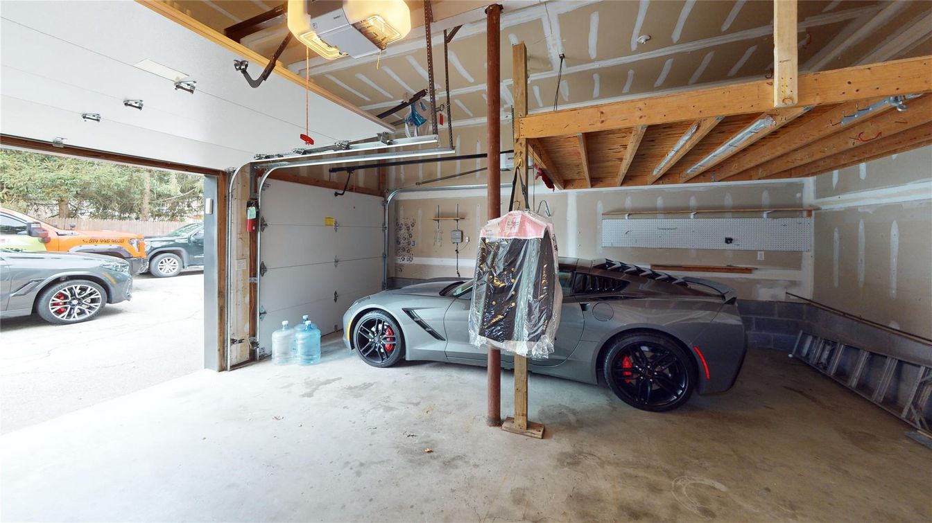 Garage, Interior