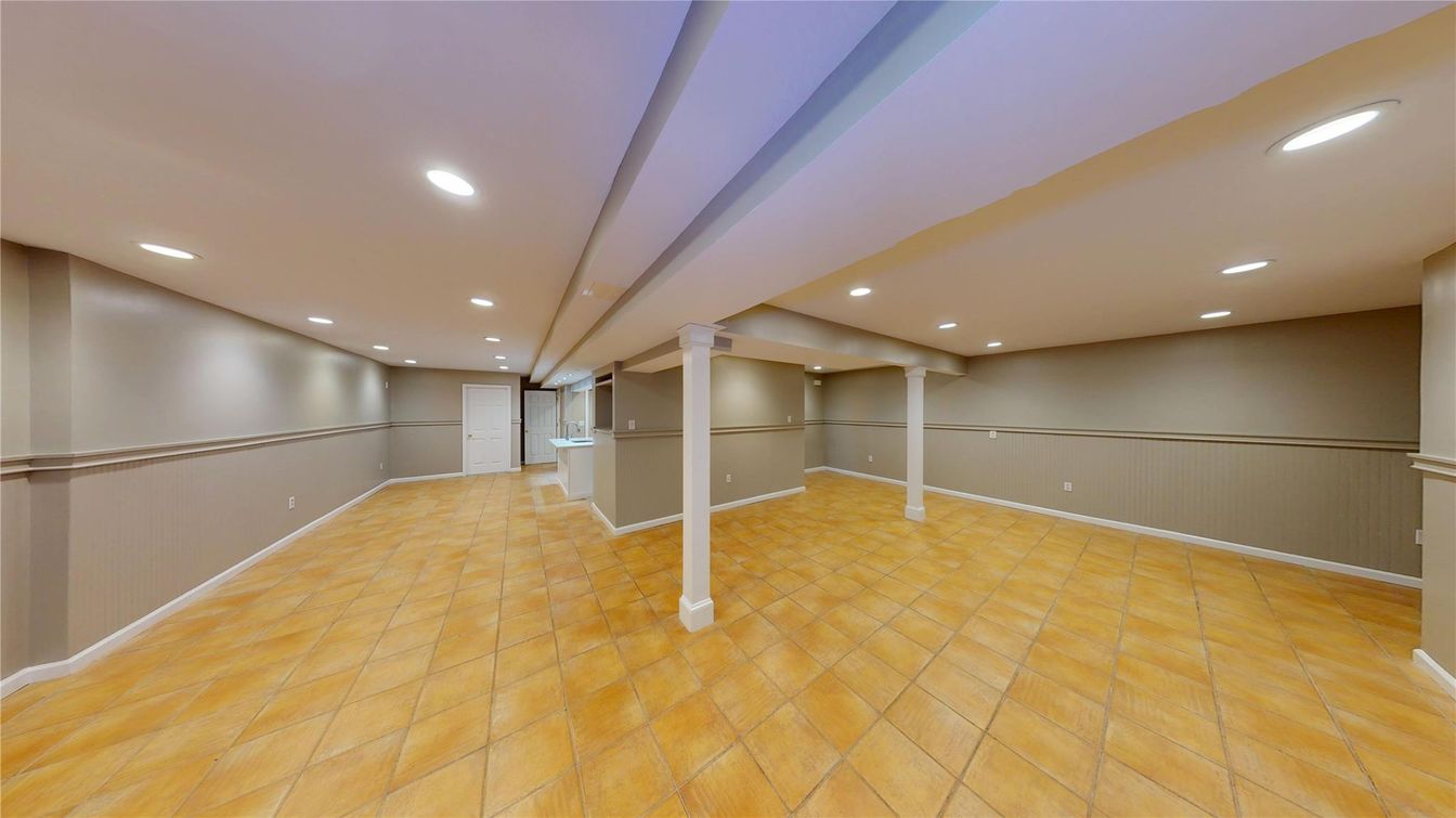 Empty room, Interior, Recessed Lighting