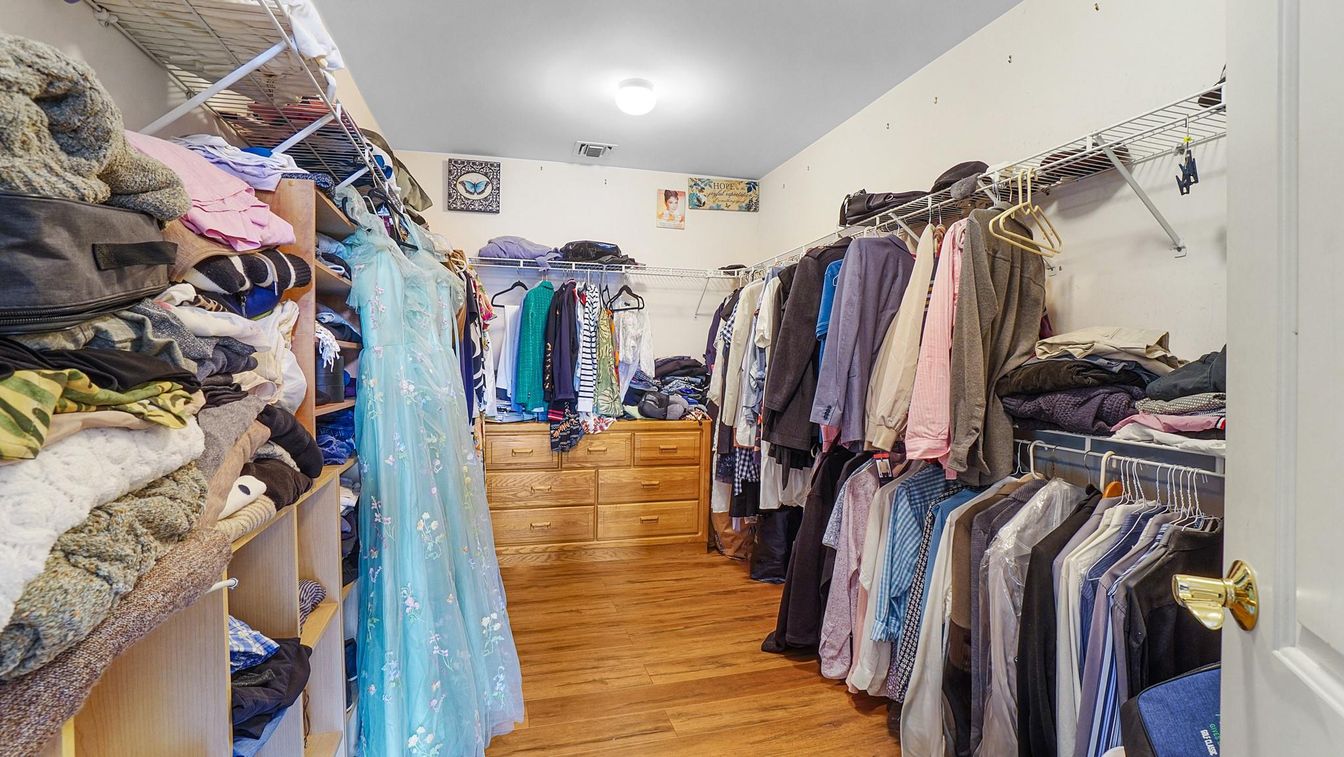 Interior, Walk-in Closets, Wood Texture Flooring