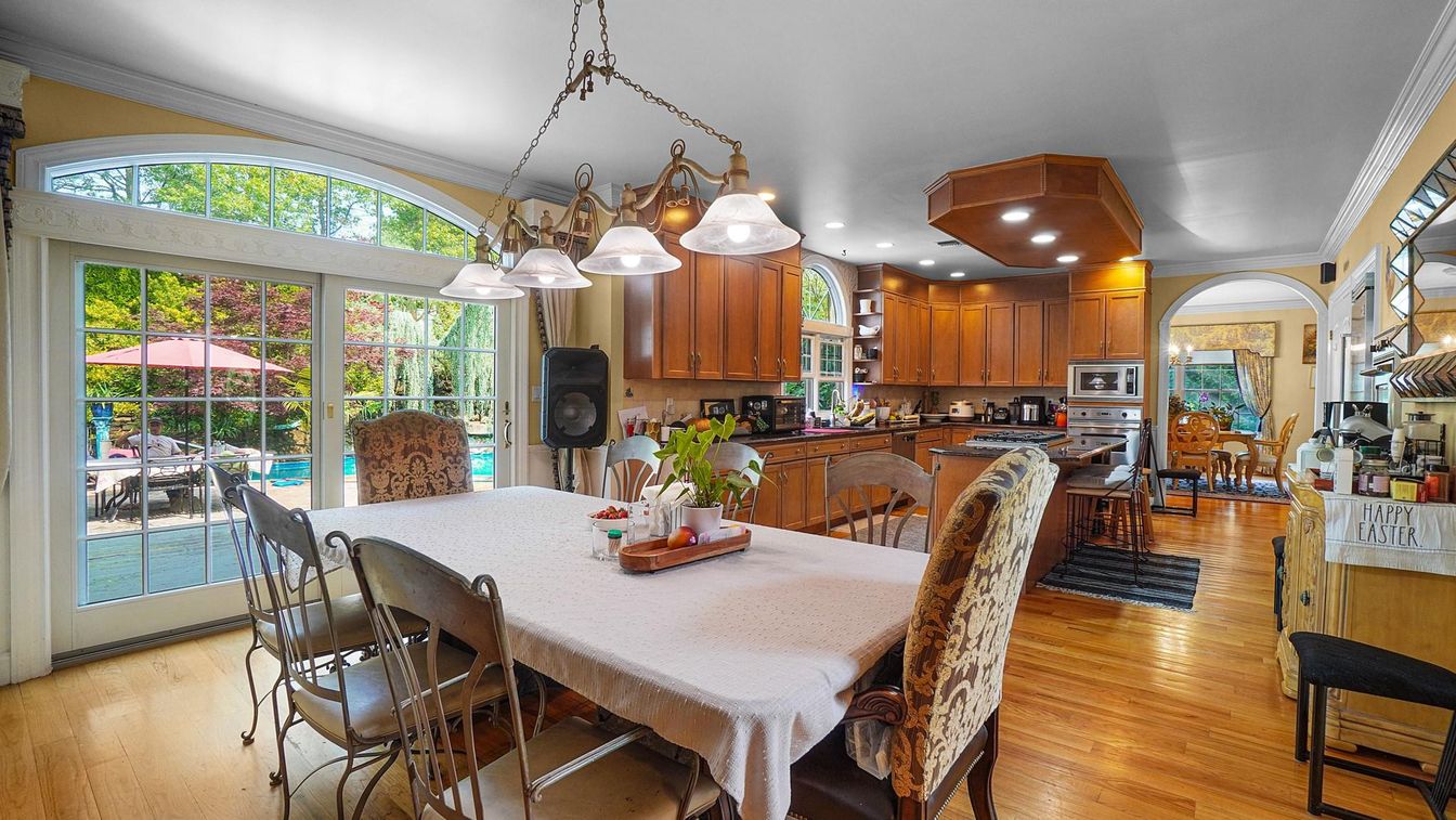 Chandelier, Dining room, Interior, Kitchen, Pendant Lights, Recessed Lighting, Stainless Steel Appliances, Wood Texture Flooring