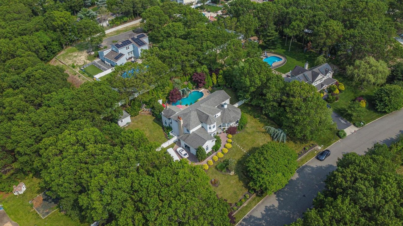 Exterior, Drone