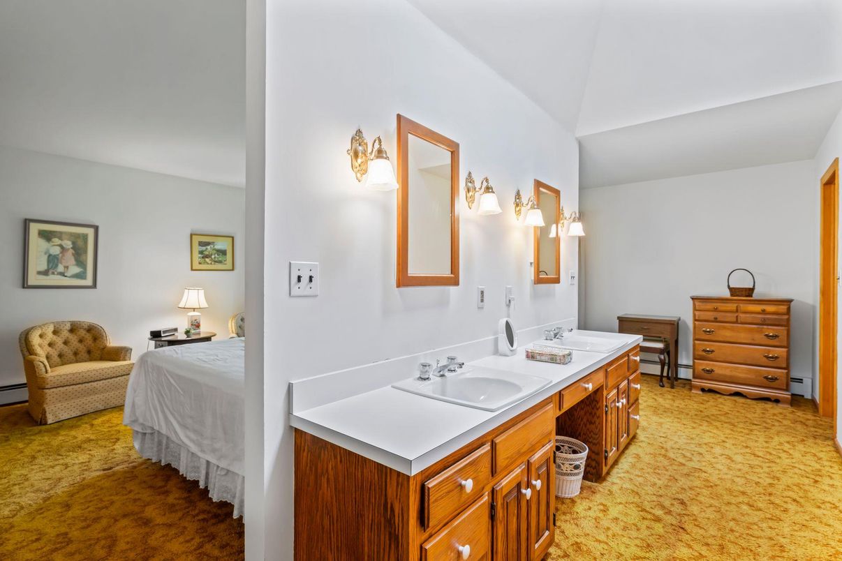 Bathroom, Dual Sink Vanities, Interior
