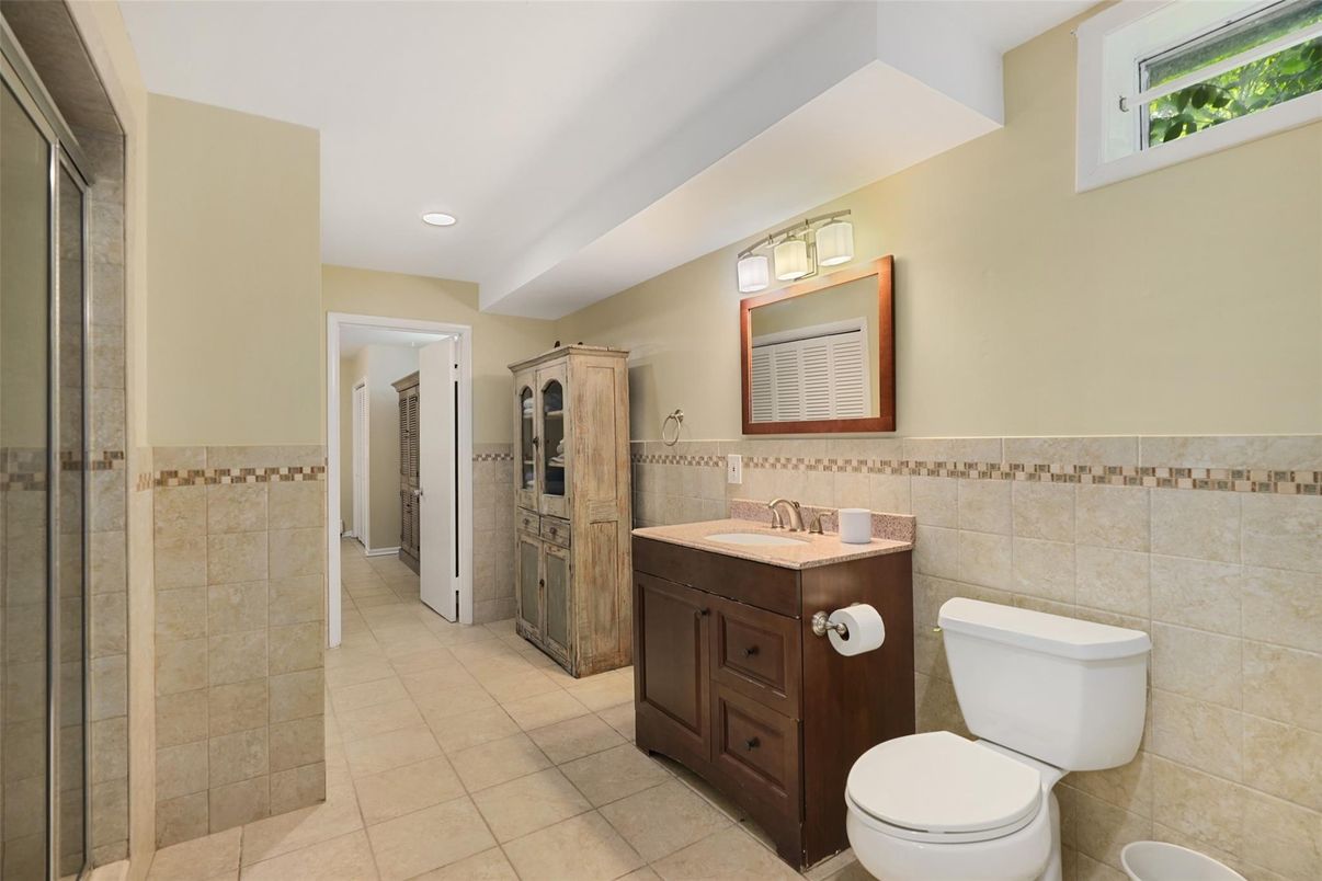 Bathroom, Interior, Recessed Lighting
