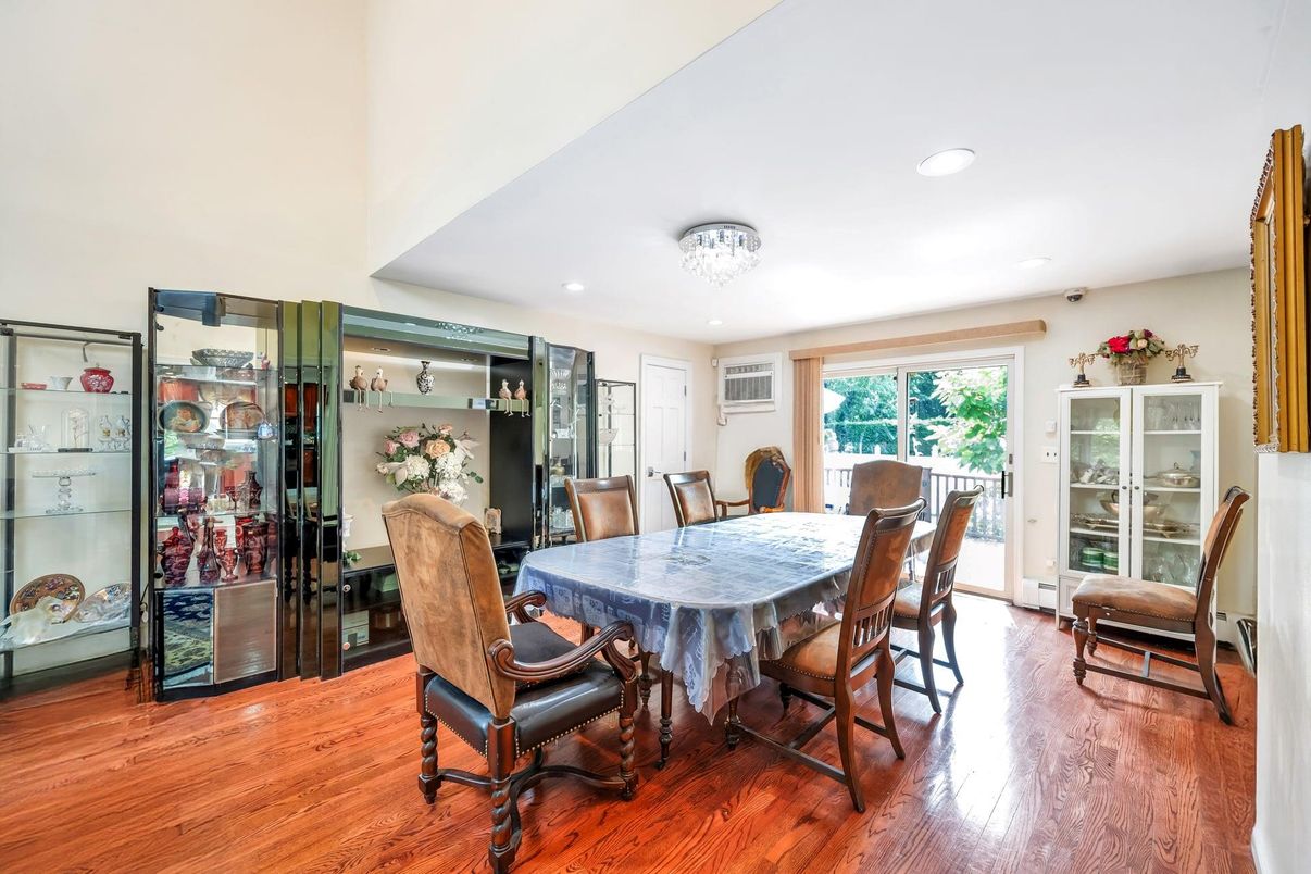 Dining room, Interior, Recessed Lighting, Wood Texture Flooring