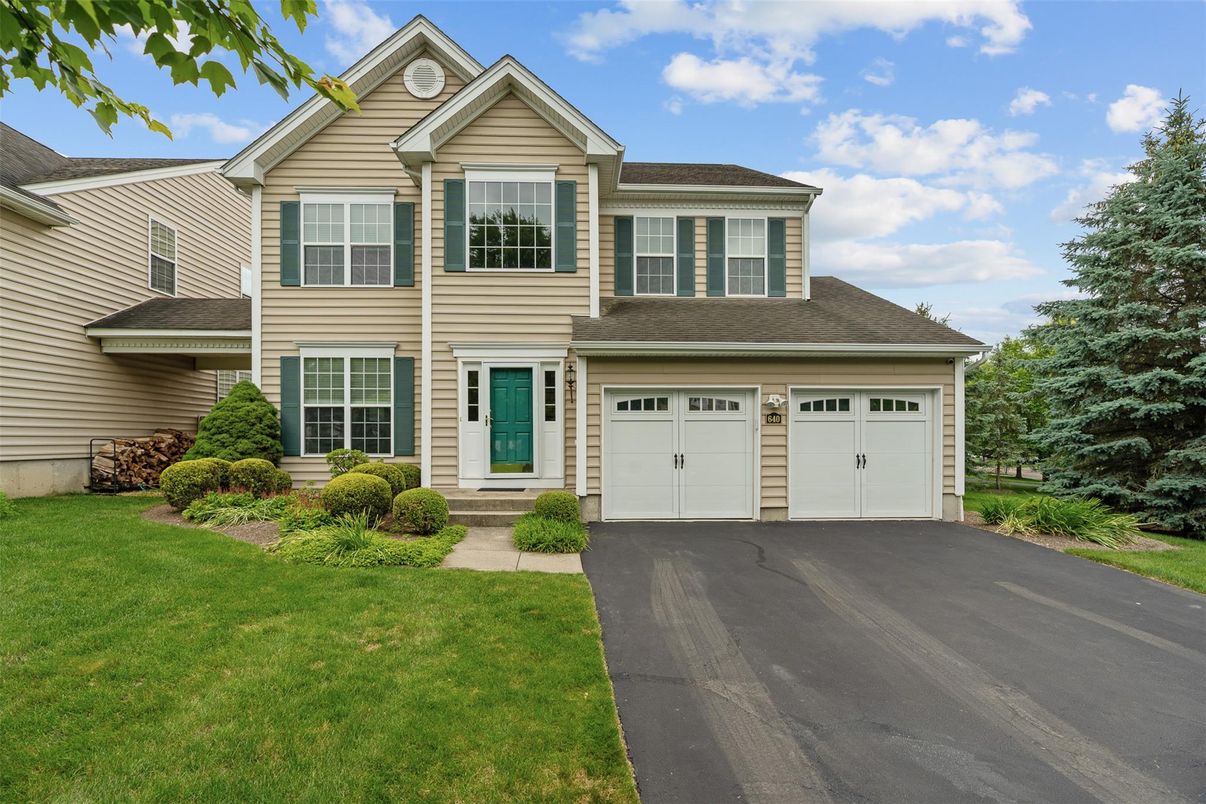 Attached, Exterior, Facade, Farmhouse