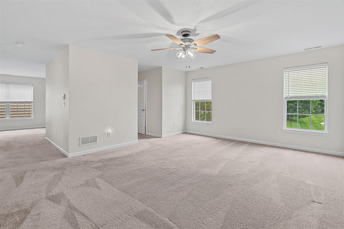 Empty room, Interior