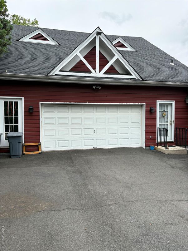 Attached, Exterior, Facade, Cape Cod