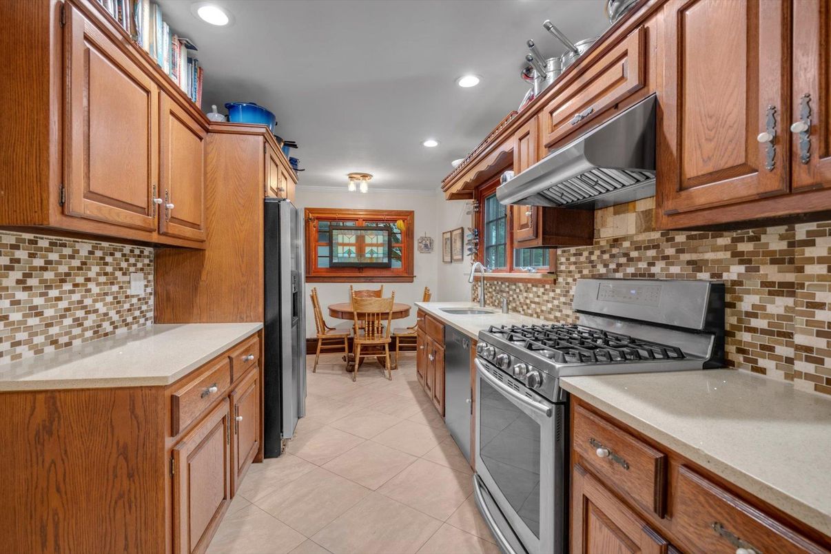 Dining room, Interior, Kitchen, Recessed Lighting, Stainless Steel Appliances