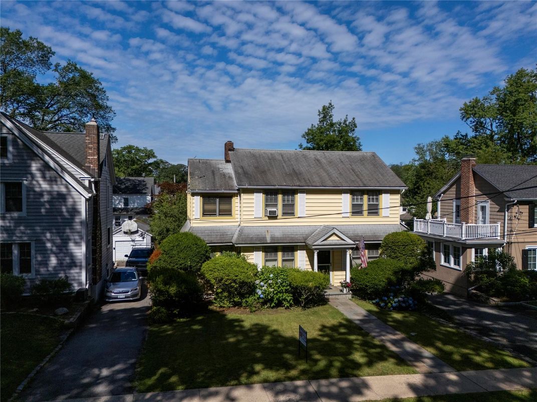 Exterior, Facade, Queen Anne Victorian