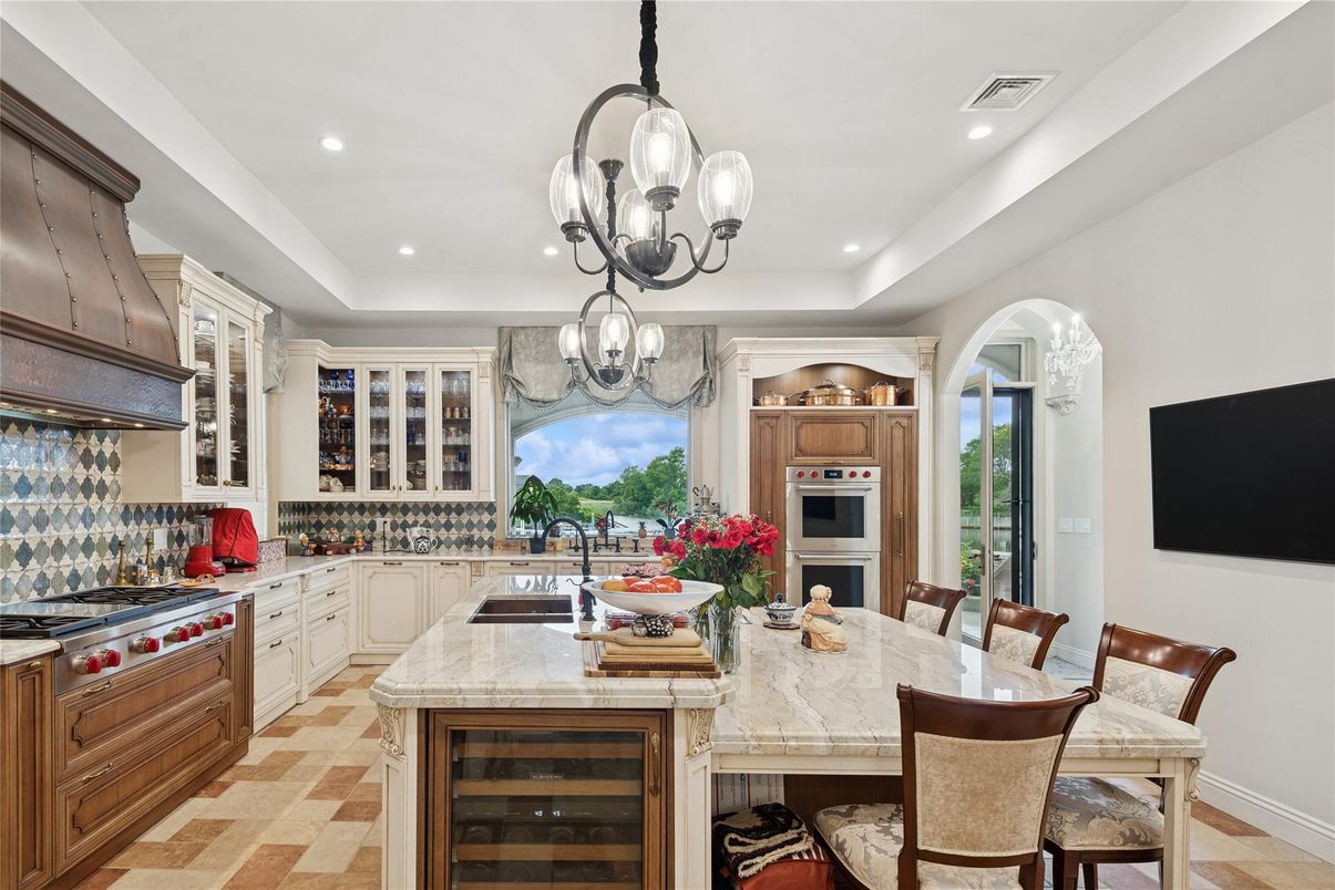 Chandelier, Dining room, Interior, Kitchen, Pendant Lights, Recessed Lighting, Stainless Steel Appliances
