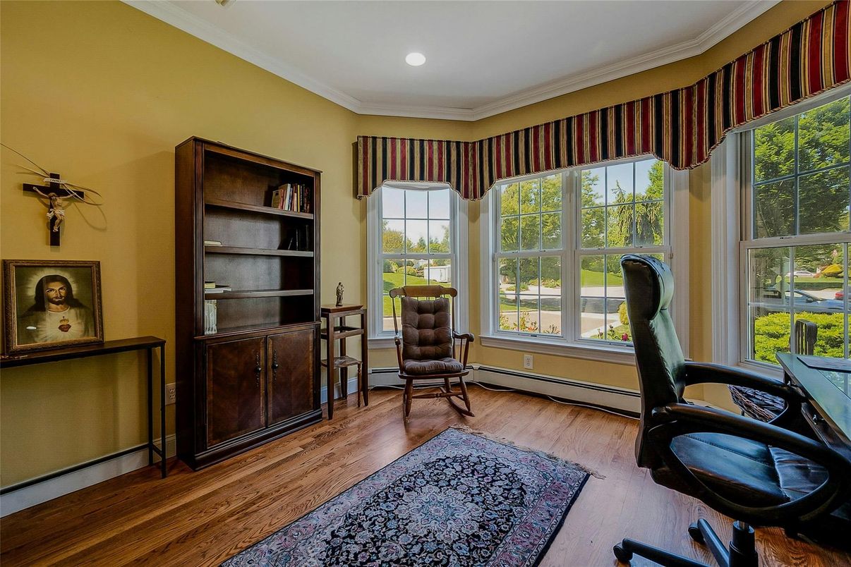 Home Office, Interior, Recessed Lighting, Wood Texture Flooring