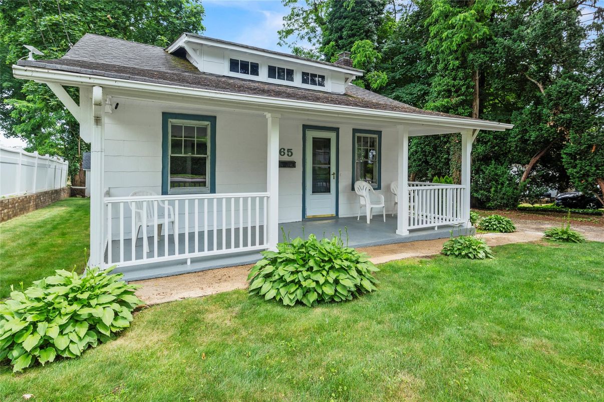 Exterior, Facade, American Foursquare