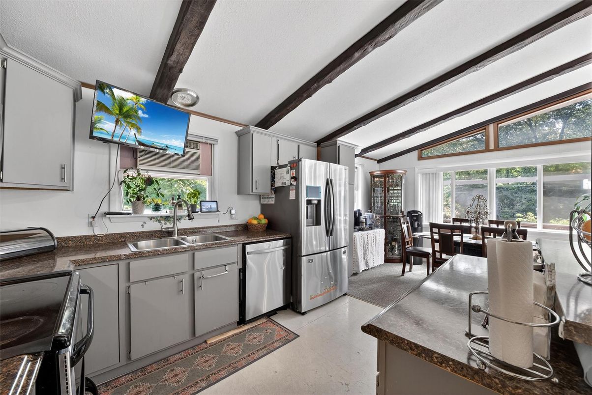 Dining room, Interior, Kitchen, Stainless Steel Appliances, Wooden Beams
