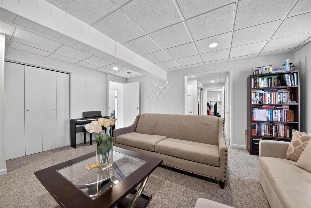 Interior, Living room, Piano, Recessed Lighting