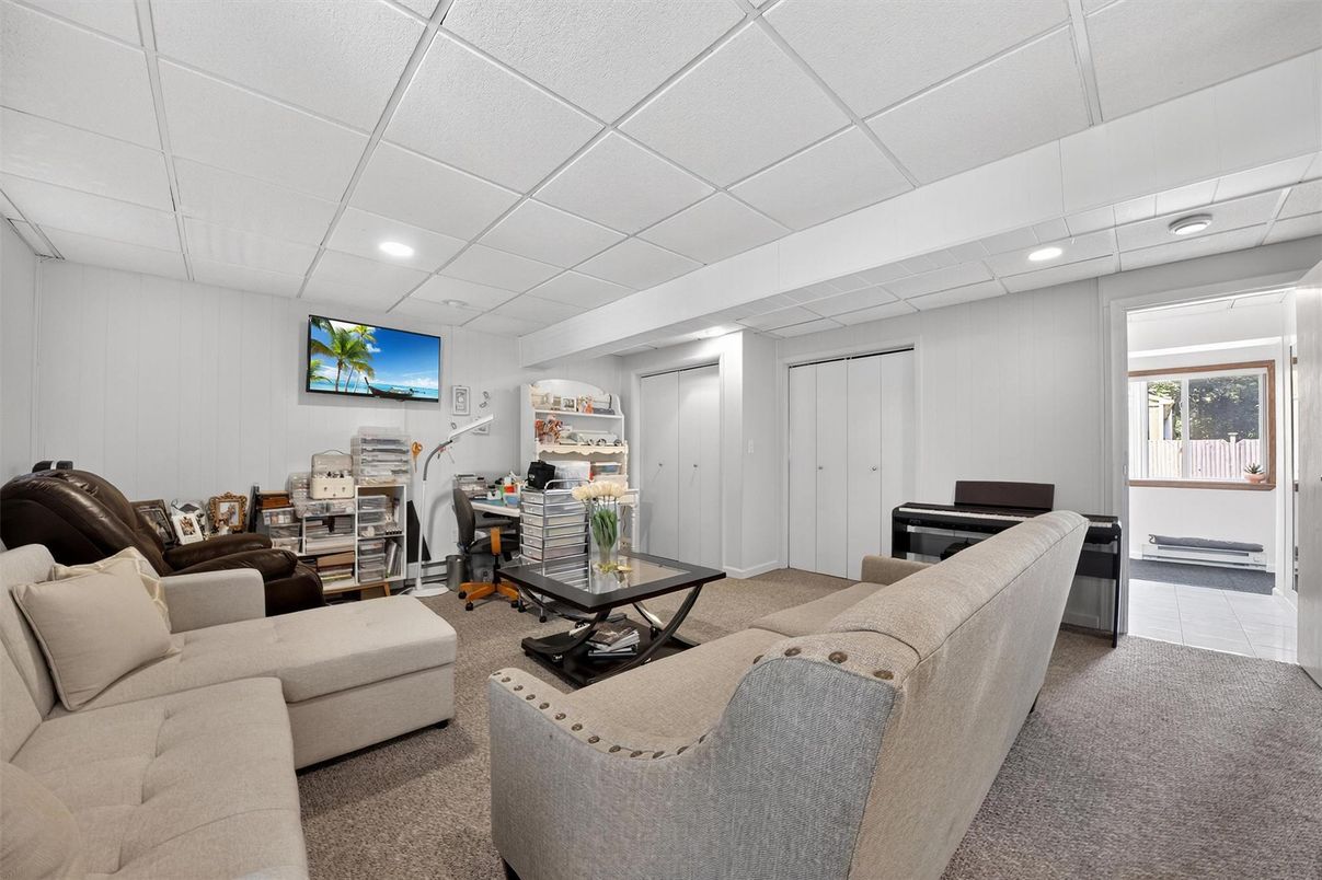 Interior, Living room, Piano, Recessed Lighting