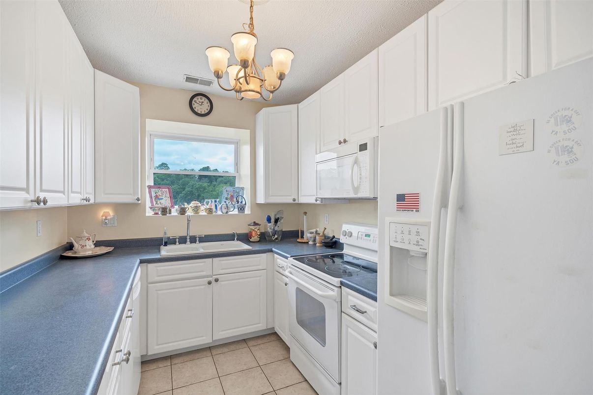 Chandelier, Interior, Kitchen