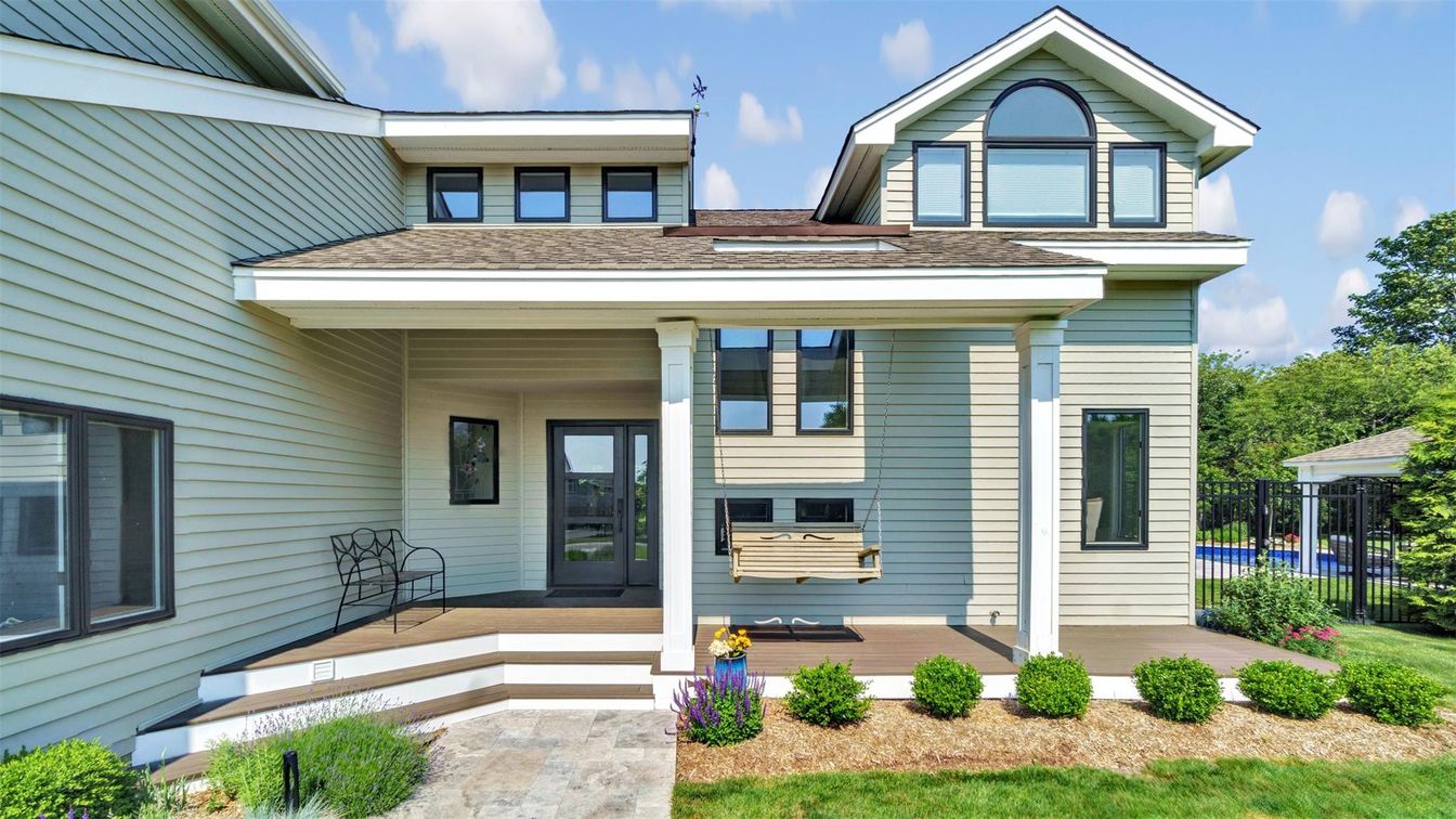 Exterior, Facade, None