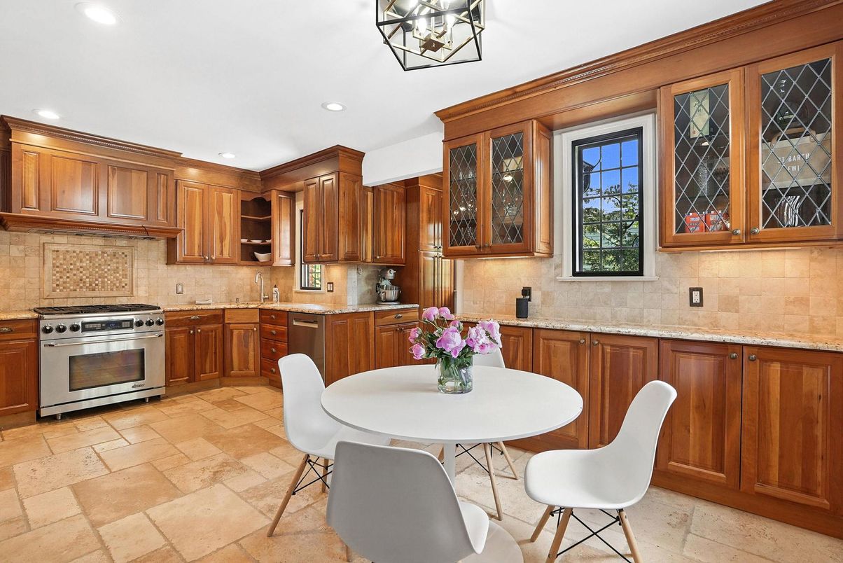 Dining room, Interior, Kitchen, Recessed Lighting, Stainless Steel Appliances