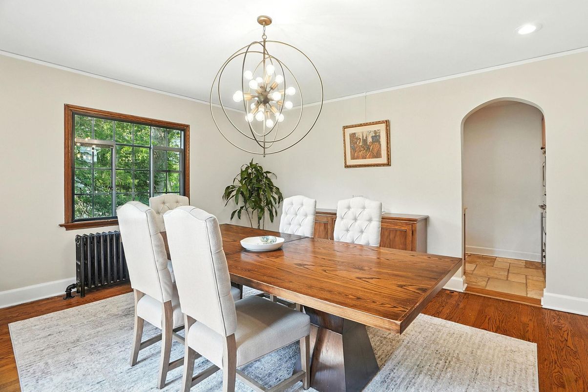 Chandelier, Dining room, Interior, Recessed Lighting, Wood Texture Flooring
