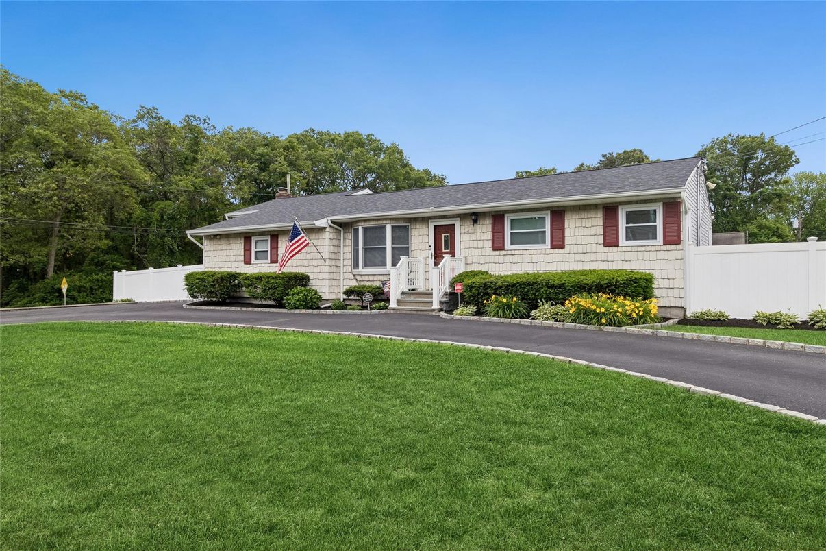 Exterior, Facade, Cape Cod