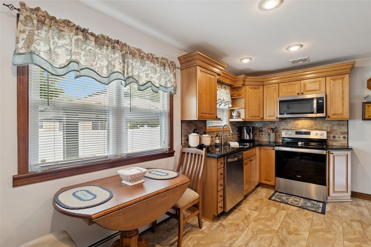 Dining room, Interior, Kitchen, Recessed Lighting, Stainless Steel Appliances