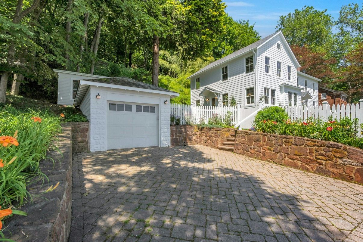Detached Garage, Exterior