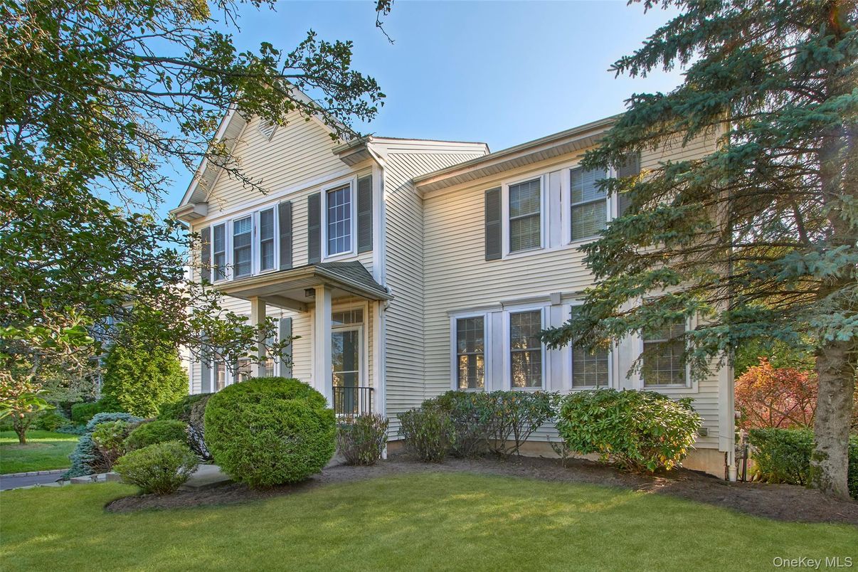 Exterior, Facade, Queen Anne Victorian