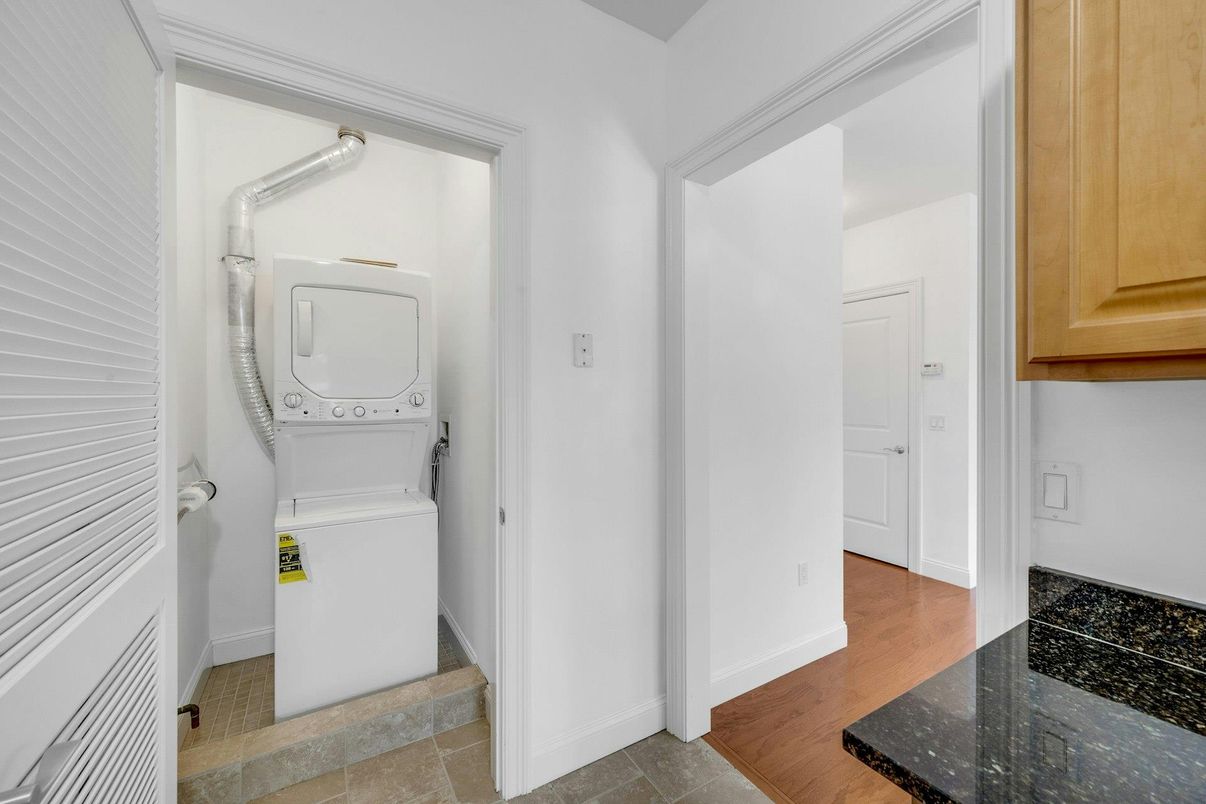 Interior, Utility Closets, Washer, Wood Texture Flooring