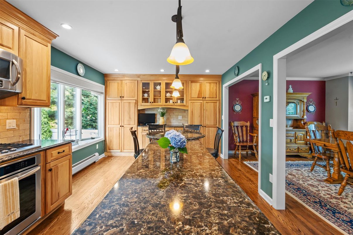 Dining room, Interior, Kitchen, Pendant Lights, Recessed Lighting, Stainless Steel Appliances, Wood Texture Flooring