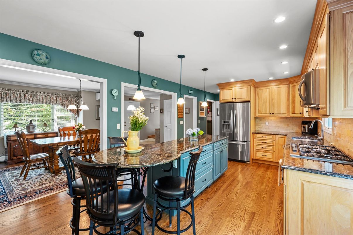Dining room, Interior, Kitchen, Pendant Lights, Recessed Lighting, Stainless Steel Appliances, Wood Texture Flooring