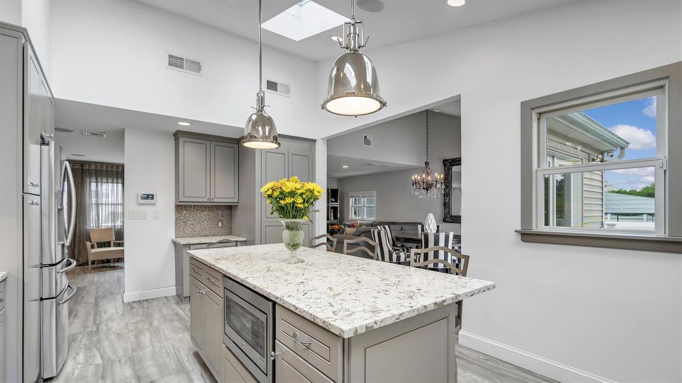 Chandelier, Dining room, Interior, Kitchen, Pendant Lights, Recessed Lighting, Wood Texture Flooring