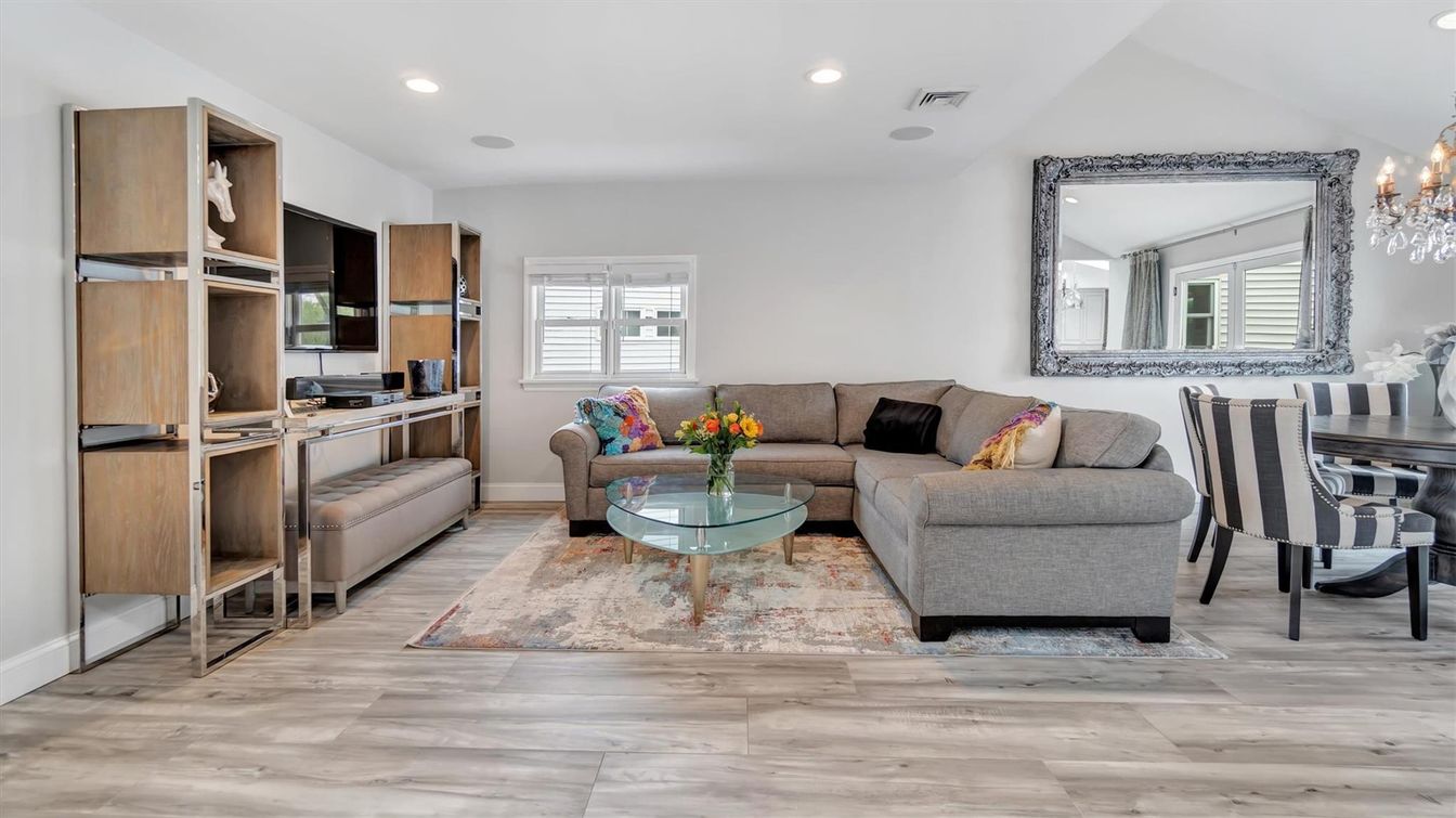 Chandelier, Dining room, Interior, Kitchen, Living room, Recessed Lighting, Wood Texture Flooring