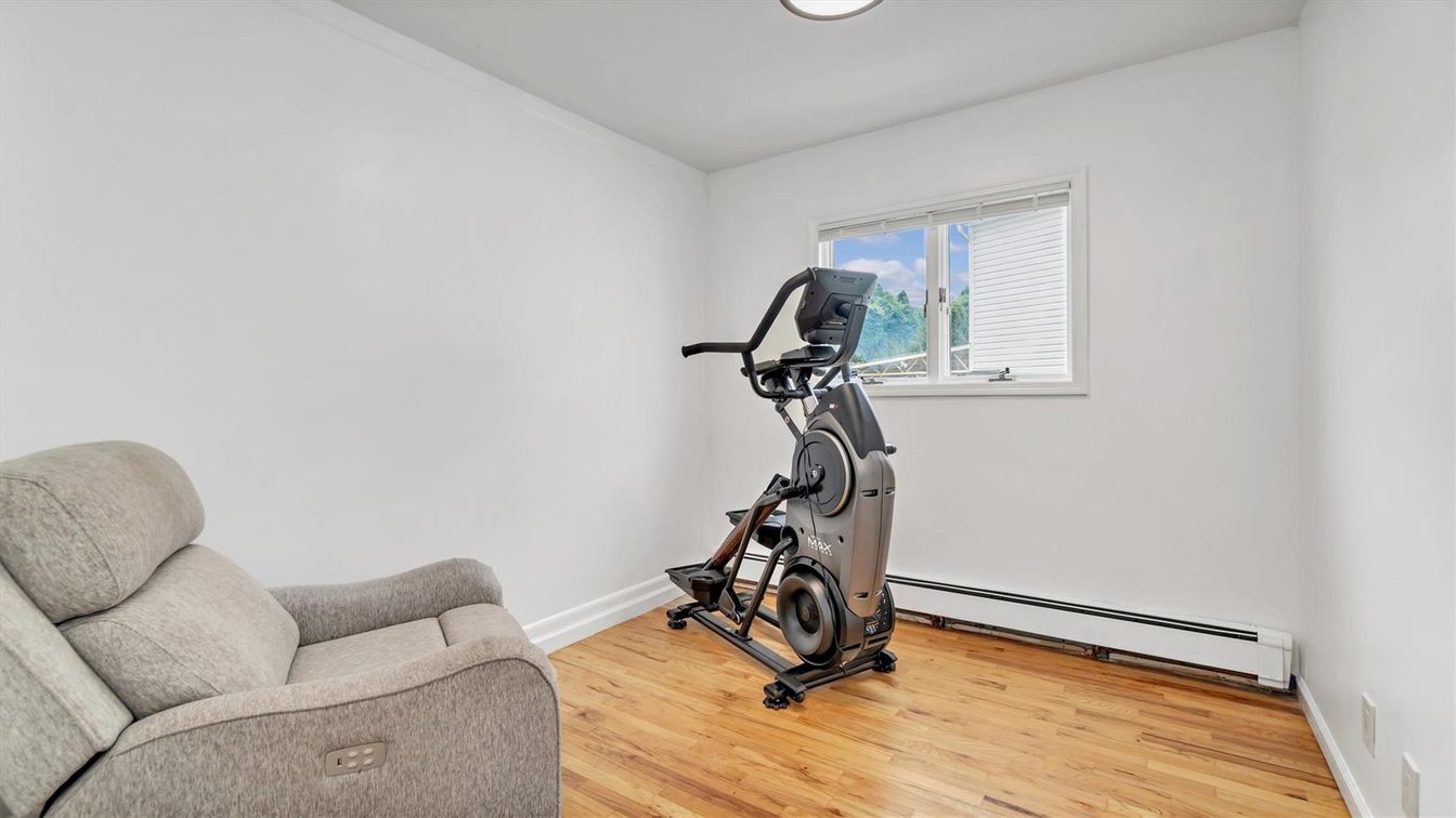 Fitness Equipment, Interior, Recessed Lighting, Wood Texture Flooring