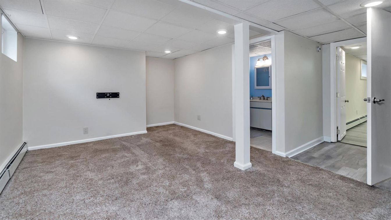 Empty room, Interior, Recessed Lighting