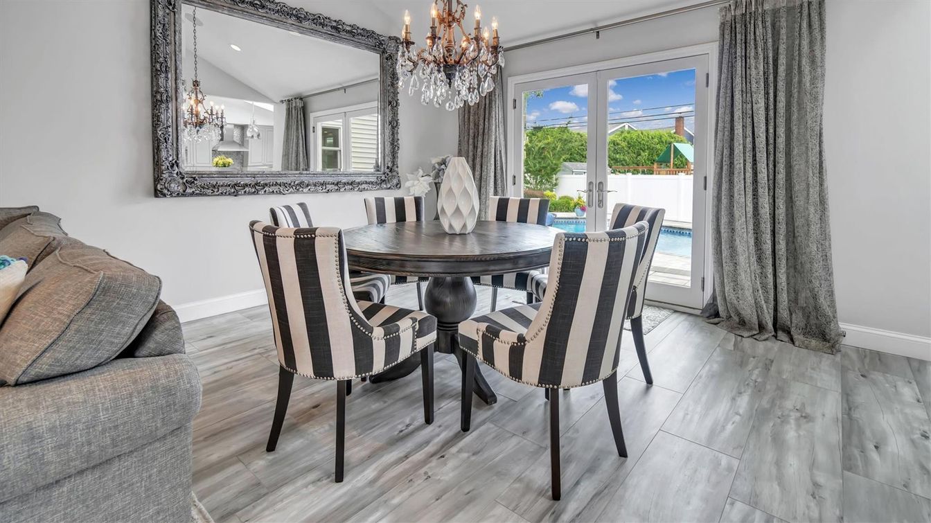 Chandelier, Dining room, Interior, Recessed Lighting, Wood Texture Flooring