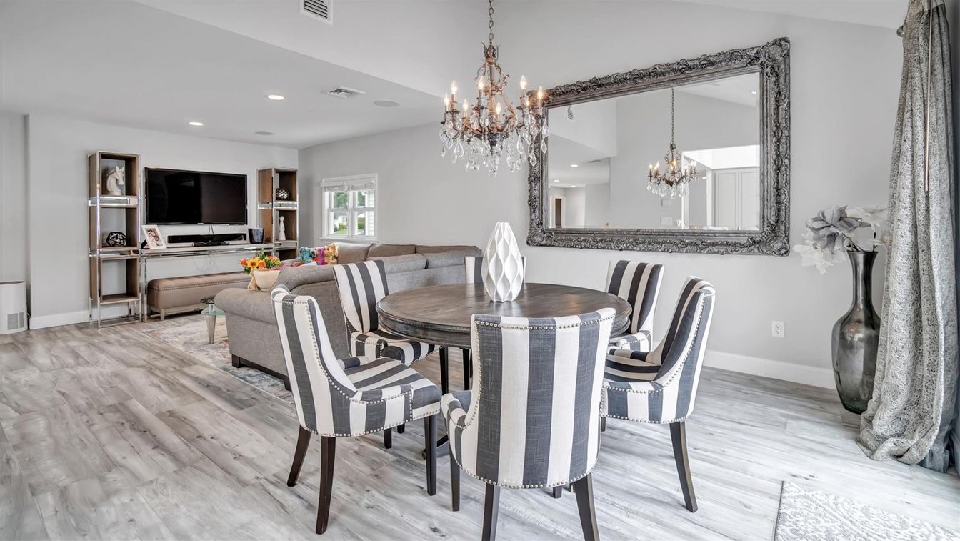 Chandelier, Dining room, Interior, Living room, Recessed Lighting, Wood Texture Flooring