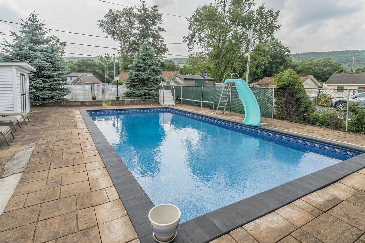 Exterior, Playground, Pool