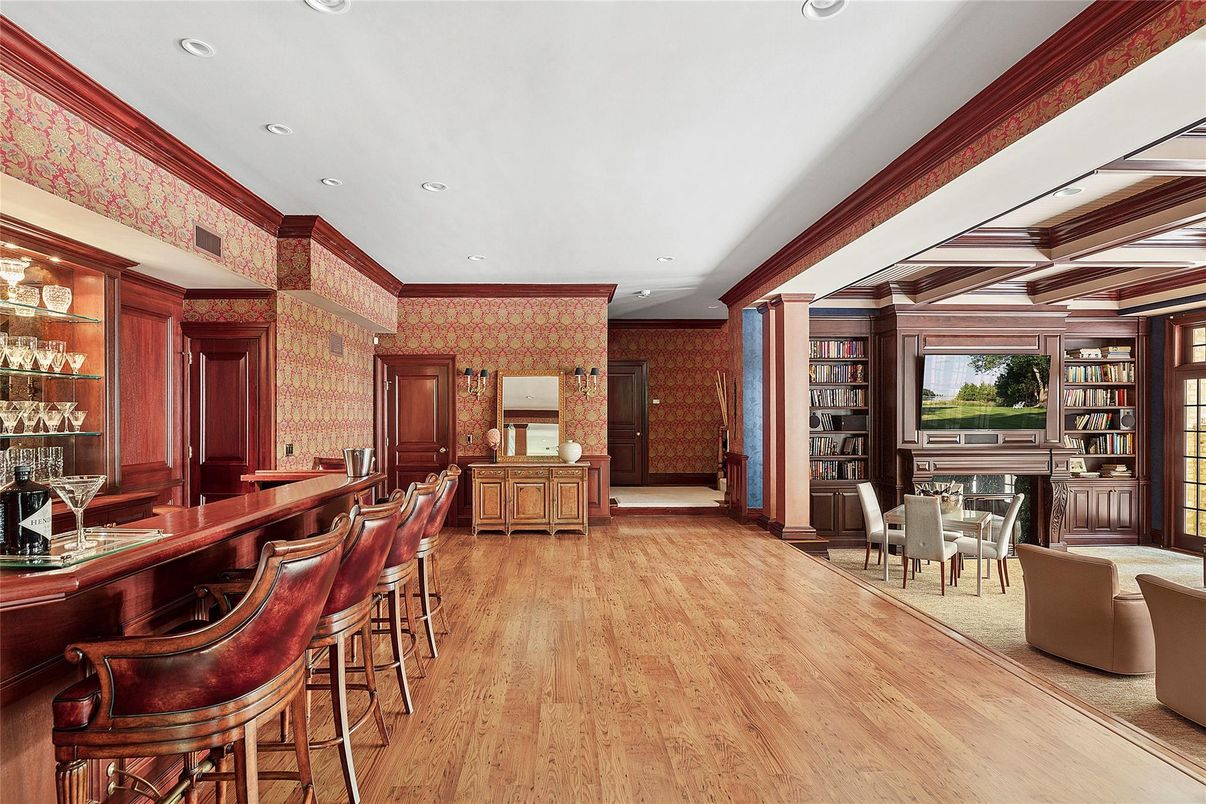 Dining room, Fireplace, Interior, Recessed Lighting, Wood Texture Flooring
