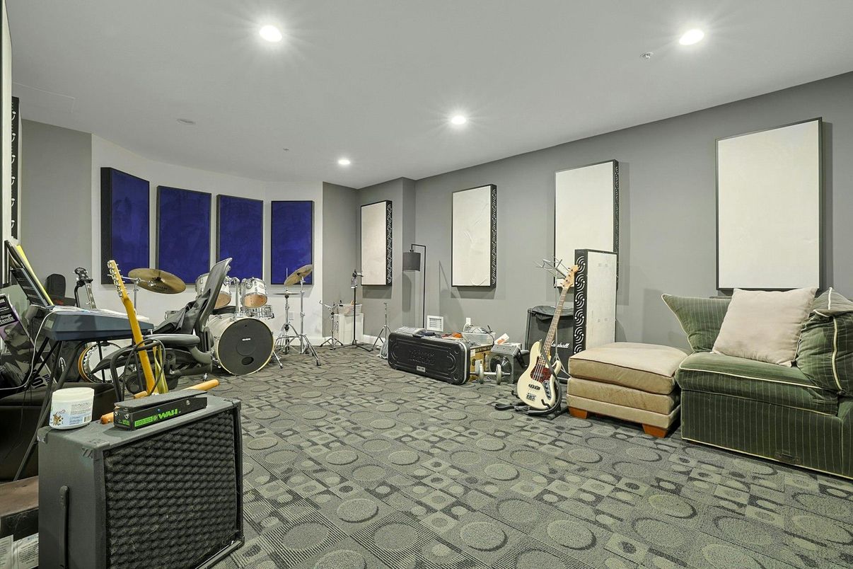 Fitness Equipment, Interior, Recessed Lighting