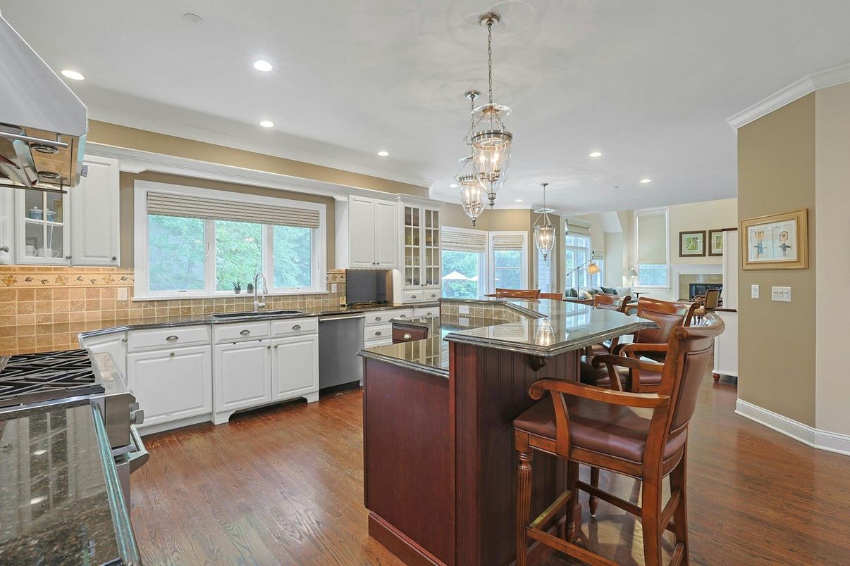 Chandelier, Dining room, Interior, Kitchen, Pendant Lights, Recessed Lighting, Wood Texture Flooring